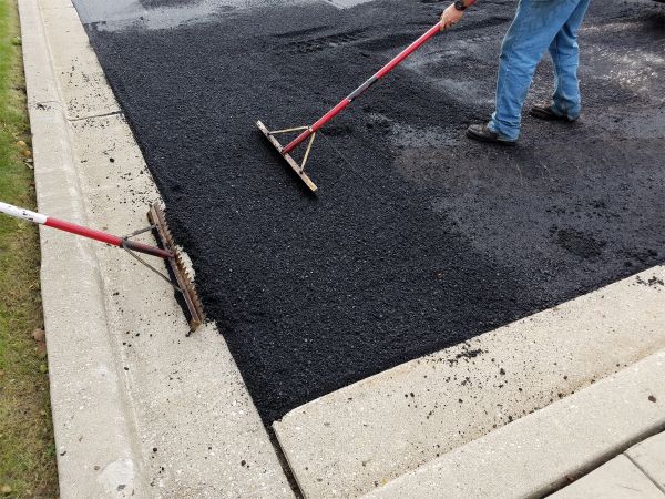 Cost of Asphalt Driveway Service in Arlington Heights